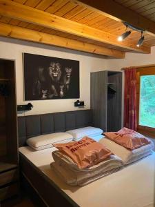 a bed with two pillows on it in a room at Vakantiehuis midden in het bos vlakbij de Efteling Natuurhuisje Loonse en Drunense duinen in Helvoirt