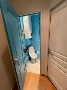 Salle de bains dans l'établissement Cocon chaleureux & charmant - Nation 5 autres photos