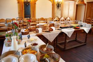 Makanan di atau berdekatan hotel