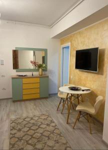 TV a/nebo společenská místnost v ubytování Studio Medussa -HF + 7 fotografií