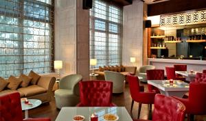 Posezení v ubytování Golden Tulip Lucknow