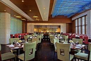 Restaurace v ubytování Golden Tulip Lucknow