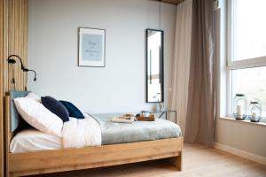 Postel nebo postele na pokoji v ubytování Apartament UKIEL PARK 3 przy Plaży Miejskiej - free parking,FV