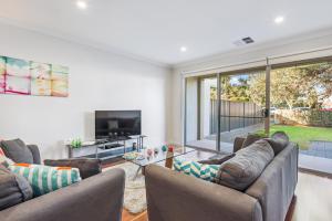 Posezení v ubytování Coastal Parkside - Glenelg North - C21 SouthCoast Holidays