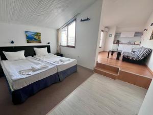 Katil atau katil-katil dalam bilik di Kavaler Hotel