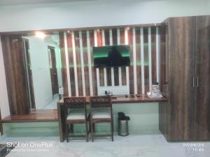 TV o dispositivi per l'intrattenimento presso Hotel Praj Paradise