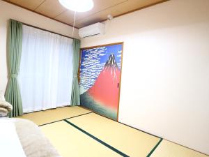 Postel nebo postele na pokoji v ubytování 富士山結アパートメント