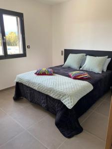 Posteľ alebo postele v izbe v ubytovaní Logement neuf-Ghisonaccia centre, à 5min de la Mer