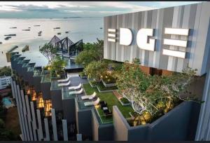 Um jardim em Edge芭提雅豪华公寓 单卧室套房 海滩商场步行几分钟