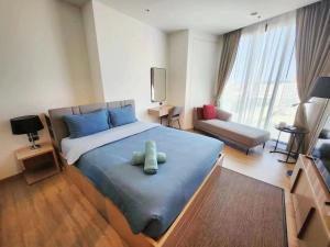 Cama ou camas em um quarto em Edge芭提雅豪华公寓 单卧室套房 海滩商场步行几分钟