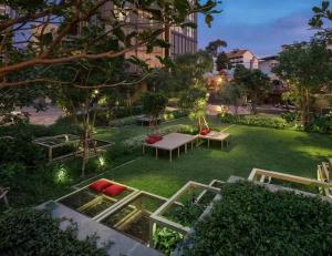 Um jardim em Edge芭提雅豪华公寓 单卧室套房 海滩商场步行几分钟
