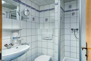 Ein Badezimmer in der Unterkunft Hotel zum Lamm