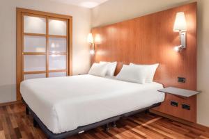 Postel nebo postele na pokoji v ubytování B&B HOTEL Ciudad de Lleida + 37 fotografií