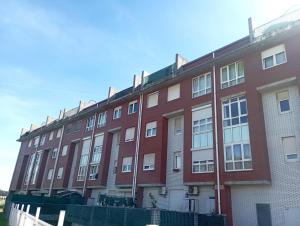 エル・アスティジェロにあるLas MARIPOSAS , 3 habitacionesの赤レンガ造りの建物