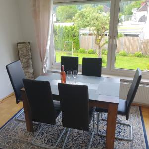 TV a/nebo společenská místnost v ubytování Ferienwohnung Alpen Sunshine Füssen + 37 fotografií
