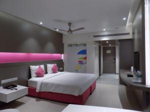 Postel nebo postele na pokoji v ubytování ZIBE Coimbatore by GRT Hotels
