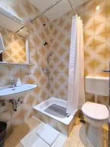 a bathroom with a toilet and a sink at Apartments Julija in Brela