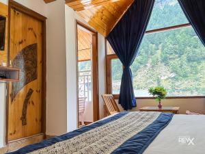 Postel nebo postele na pokoji v ubytování Shanag Inn Resort