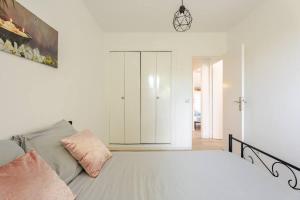 a bedroom with a large white bed and a closet at Maison de vacances Marseille in Marseille