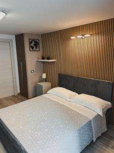A bed or beds in a room at Catanese Proverb's House - Via Napoli - Ground Floor