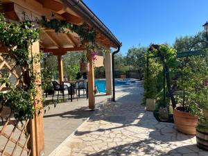 Afbeelding uit fotogalerij van Apartments and Rooms Rogić (Karlo) in Sveti Petar