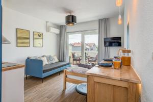 Televízia a/alebo spoločenská miestnosť v ubytovaní Trogir Downtown Apartments