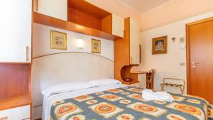 Postel nebo postele na pokoji v ubytování Hotel Parco Fellini