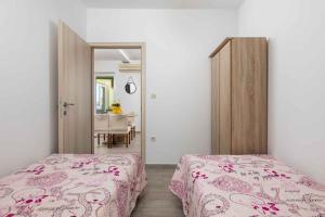 Posteľ alebo postele v izbe v ubytovaní Apartment in Kraljevica 33071