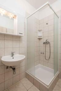 Kúpeľňa v ubytovaní Apartment in Kraljevica 33071 + 24 fotografií