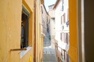 an alley with stairs in an old building at Gest Short Rent Siena 3 in Siena
