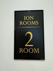 Certifikát, hodnocení, plakát nebo jiný dokument vystavený v ubytování Ion Rooms
