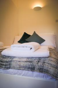 Postel nebo postele na pokoji v ubytování Lemon Tree Rooms - Newly Refurbished Coastal Stay