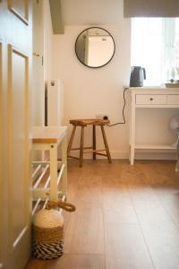 Fotografie z fotogalerie ubytování Lemon Tree Rooms - Newly Refurbished Coastal Stay v destinaci Dorchester