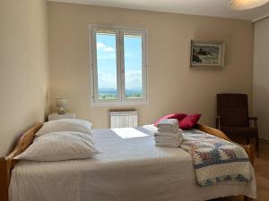 a bedroom with a bed with towels on it at Maison au calme avec jardin in Brouzet-lès-Alès