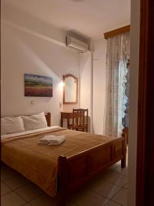 Posteľ alebo postele v izbe v ubytovaní Boufidis Rooms + 37 fotografií