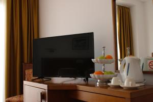 TV a/nebo společenská místnost v ubytování Hotel Petrovac