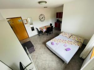 Postel nebo postele na pokoji v ubytování Apartments Kordić