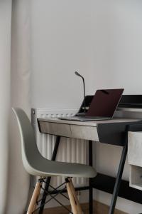 Fotografia z galérie ubytovania Modern Studio Słonimskiego with Balcony by Noclegi Renters vo Vroclavi