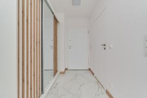Fotografia z galérie ubytovania Modern Studio Słonimskiego with Balcony by Noclegi Renters vo Vroclavi
