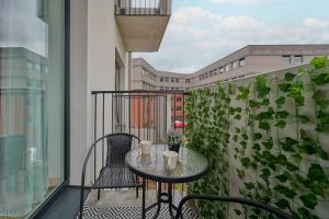 Balkón alebo terasa v ubytovaní Modern Studio Słonimskiego with Balcony by Noclegi Renters