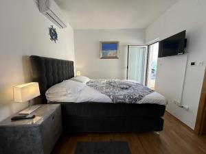 Posteľ alebo postele v izbe v ubytovaní Pool Apartment Galeb