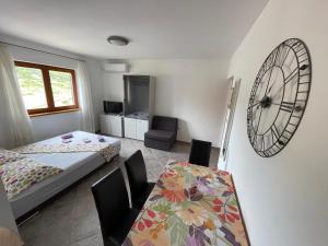 Postel nebo postele na pokoji v ubytování Apartments Kordić