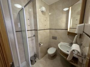 Kúpeľňa v ubytovaní Pool Apartment Galeb + 23 fotografií