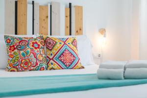 a bed with two pillows on top of it at Apartamento Jávea Puerto in Jávea