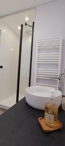 Koupelna v ubytování Grand Bleu 2 - Agreable appartement vue mer - piscine - parking