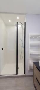 Koupelna v ubytování Grand Bleu 2 - Agreable appartement vue mer - piscine - parking