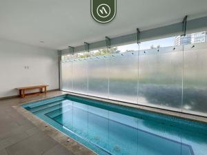 Kolam renang di atau dekat dengan New 1 BR Condo in Polanco - Pool - Coworking
