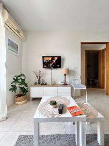 a living room with a table and a tv at Toto&Koko apartment in Denia