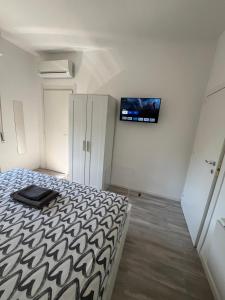 A bed or beds in a room at Bed&breakfast BBqueen Sandonato Policlinico