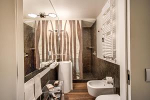 a bathroom with a sink and a toilet and a tub at Ospizio delle Donzelle in Venice